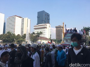 Massa Demo Protes soal Al-Zaytun di Patung Kuda, Lalin Macet