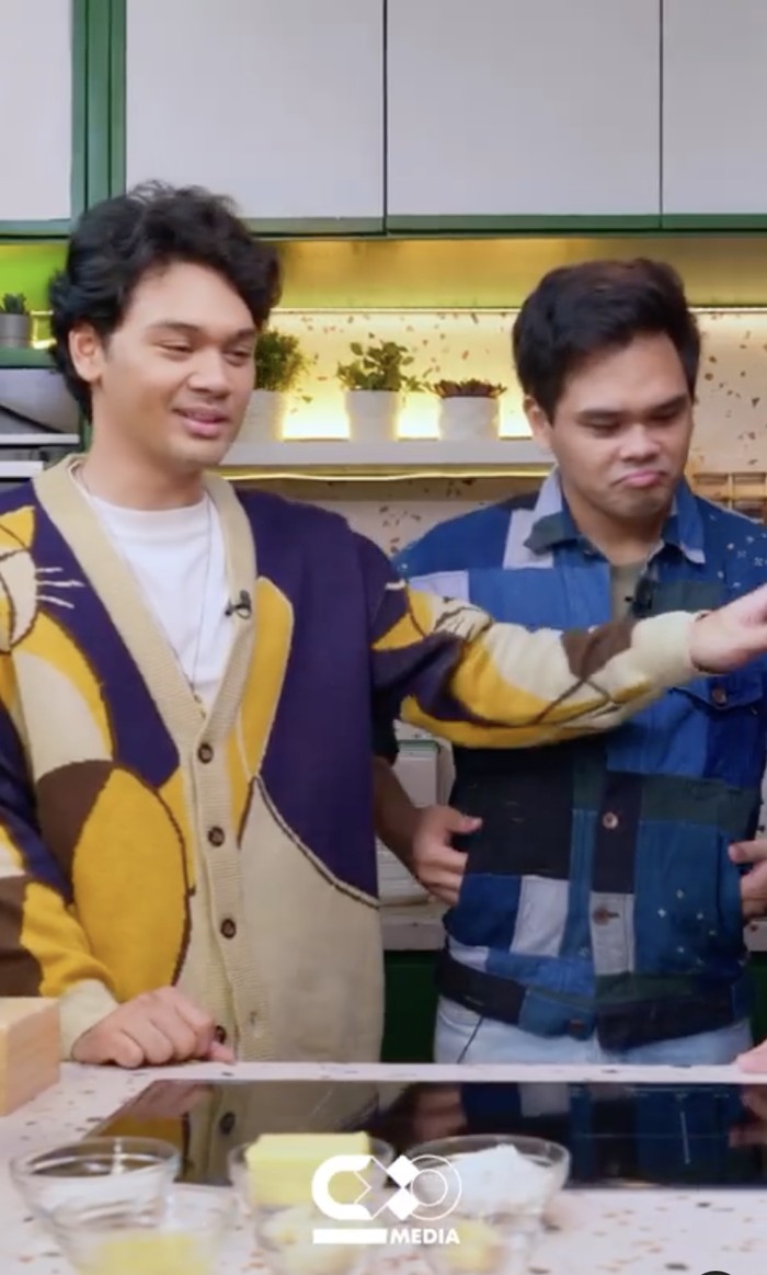 Mikha Angelo Tunangan, Intip Potret Manisnya Saat Makan Bareng Gregoria Mariska Mikha Angelo Tunangan, Intip Potret Manisnya Saat Makan Bareng Gregoria Mariska