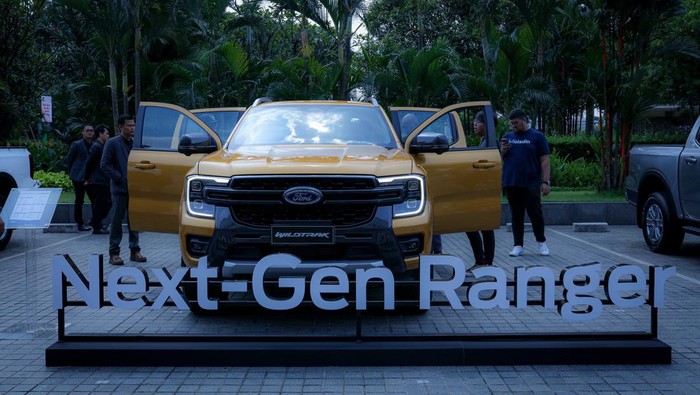 Next-Generation Ford Ranger Raptor dan Next-Generation Ford Everest Titanium.