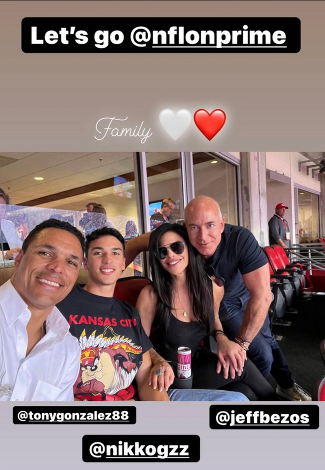 Begini foto kebersamaan Nikko dengan ibu dan ayahnya bersama calon ayah tirinya. Foto: Instagram Nikko Gonzalez