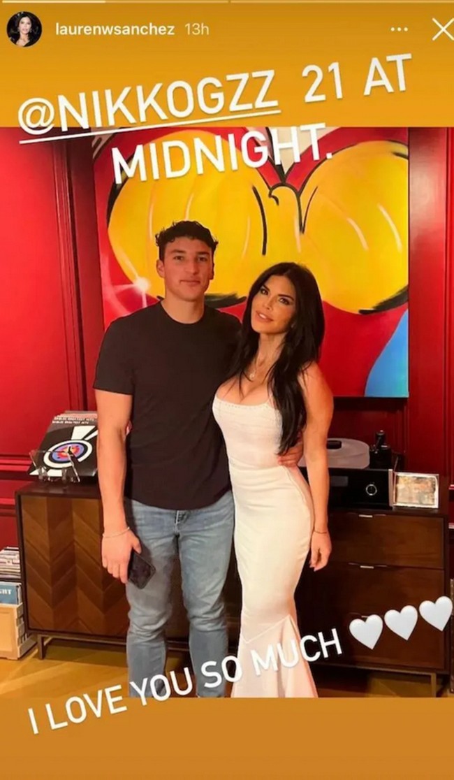 Nikko pun kerap kali tampil di media sosial ibunya yang dikenal sebagai mantan pembawa berita. Nikko sendiri merupakan anak dari hasil hubungannya dengan Tony Gonzalez, seorang mantan pemain football.Foto: Instagram