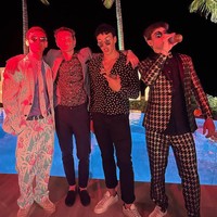 Nikko juga sering membagikan gaya pestanya bersama teman-teman.Foto: Instagram Nikko Gonzalez