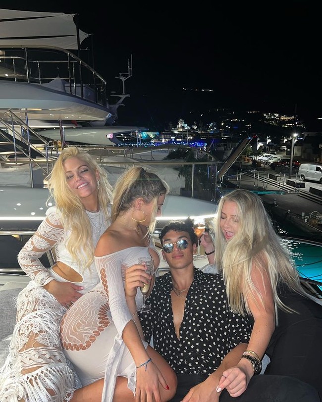 Meski tidak banyak membagikan detail kesehariannya, gaya hidup mewah Nikko Gonzalez bisa diintip dari media sosialnya. Foto: Instagram Nikko Gonzalez