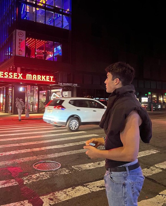 Tak banyak informasi mengenai Nikko Gonzalez namun pria 22 tahun itu lulus dari Loyola High School pada 2020 di mana ia bergabung dalam tim football seperti ayahnya. Foto: Instagram Nikko Gonzalez