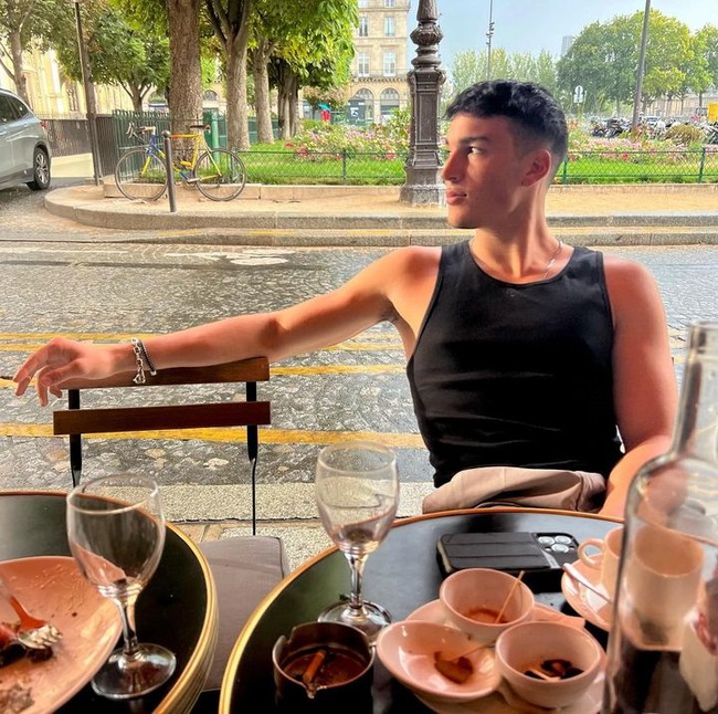 Lauren Sanchez sendiri mengakui membagi hak asuh Nikko dengan Tony Gonzalez dan membagi waktu liburan. Begini gaya NIkko saat liburan. Foto: Instagram Nikko Gonzalez