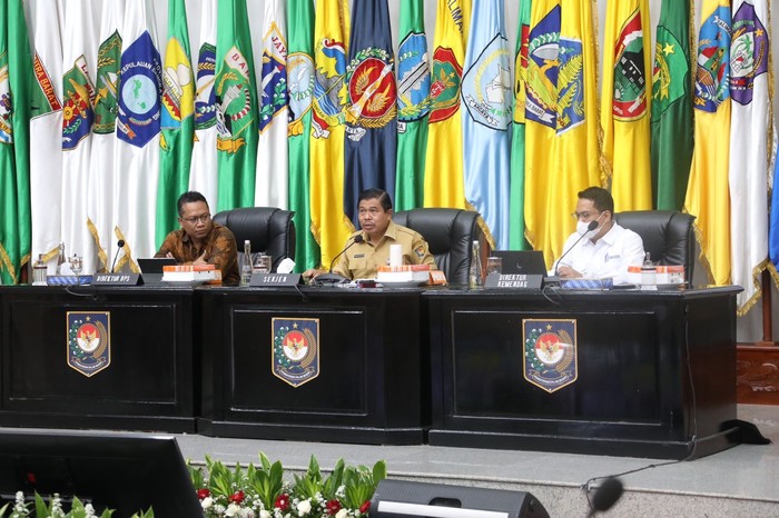 Sekretaris Jenderal (Sekjen) Kementerian Dalam Negeri (Kemendagri) Suhajar Diantoro meminta pemerintah daerah (Pemda) agar mencermati arahan Presiden Joko Widodo (Jokowi) mengenai penggunaan Anggaran Pendapatan dan Belanja Daerah (APBD).