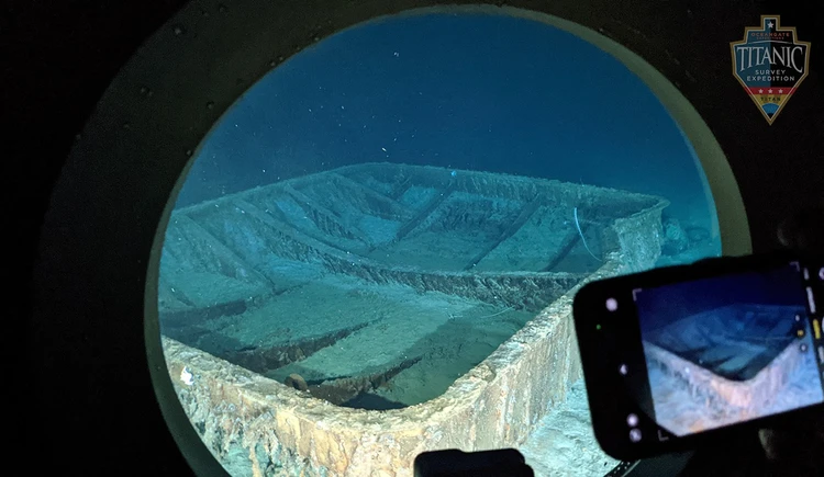 Pemandangan dari kapal selam Titan