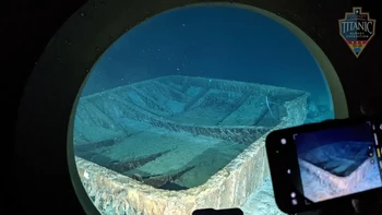 Dari jendela, dapat dilihat bagian dari bangkai Titanic. Foto: Ocean Gate