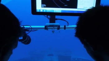 Pemandangan para kru saat Titan sudah sampai di lokasi bangkai Titanic. Foto: OceanGate