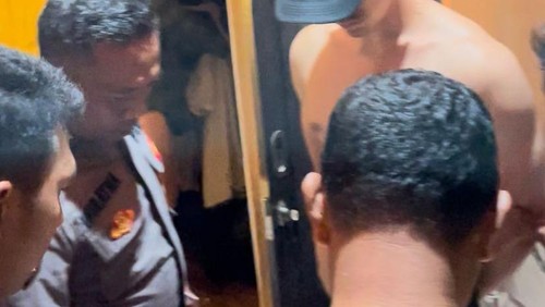 Polsek Nusa Penida menangkap Warga Negara Rusia Maksim Sternik di tempatnya menginap Minggu (25/6/2023).