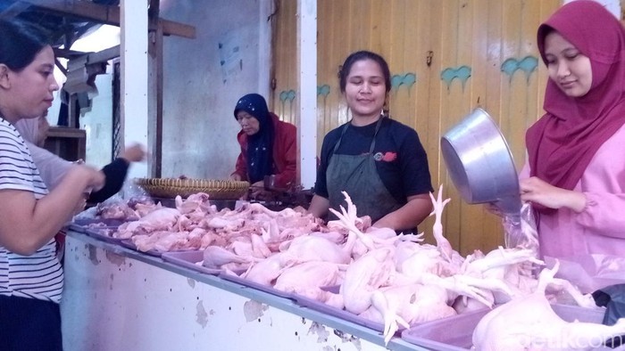 Pedagang Di Kuningan Puyeng Harga Ayam Tembus Rp 50 Ribu Per Kg