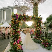 Seperti dilansir Asia One, pasangan yang sama-sama pebisnis real estate itu diketahui menghabiskan biaya hingga Rp 2,7 miliar untuk menggelar pernikahan mewah a la ‘Crazy Rich Asians’. Foto: Instagram/@jmtiongco