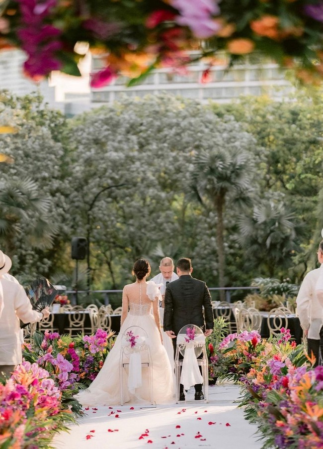 Keduanya terinspirasi dari adegan pernikahan megah, mewah dan ekstravaganza di film ‘Crazy Rich Asians’ yang rilis pada 2018. Foto: Instagram/@jmtiongco