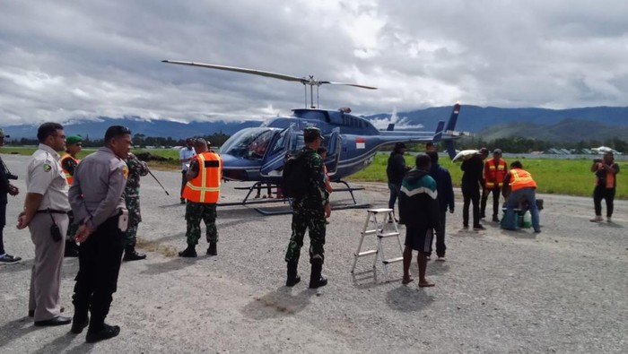 Tim SAR gabungan menambah enam personel dalam proses evakuasi Pesawat SAM Air di Kabupaten Yalimo, Papua Pegunungan.