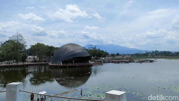 Pesona Situ Bagendit di Garut