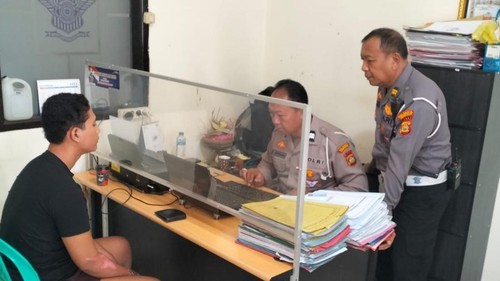 Polisi menangkap seorang pria pelaku tabrak lari yang mengakibatkan korbannya meninggal dunia.