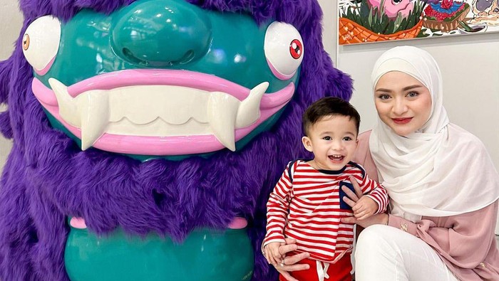 Potret Adzam Anak Nathalie Holscher