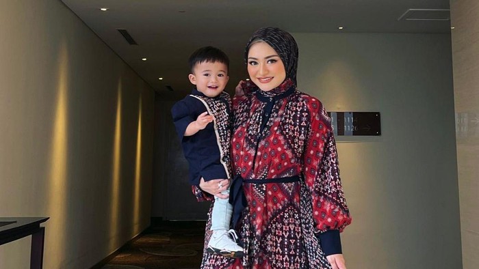 Potret Adzam Anak Nathalie Holscher