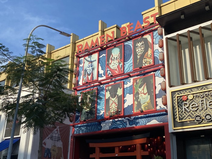 Ramen Beast, tempat makan ramen di PIK yang sajikan kuah kaldu umami.