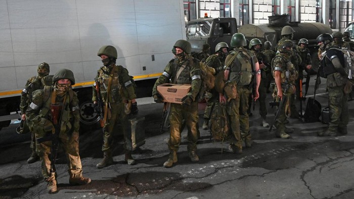 Fighters of Wagner private mercenary group pull out of the headquarters of the Southern Military District to return to base, in the city of Rostov-on-Don, Russia, June 24, 2023. REUTERS/Alexander Ermochenko
