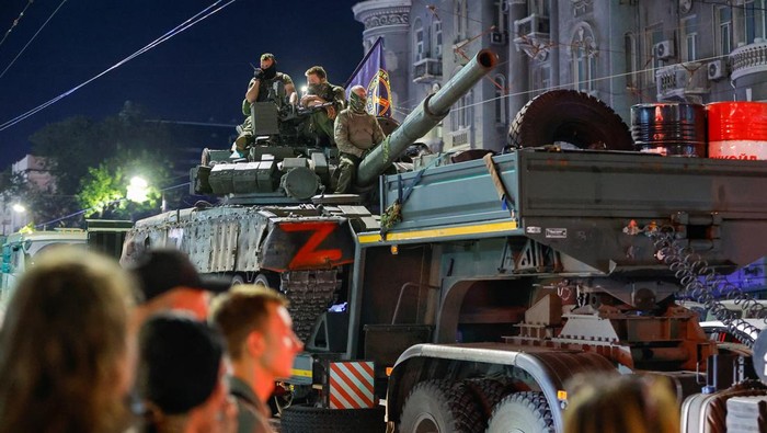 Fighters of Wagner private mercenary group pull out of the headquarters of the Southern Military District to return to base, in the city of Rostov-on-Don, Russia, June 24, 2023. REUTERS/Alexander Ermochenko