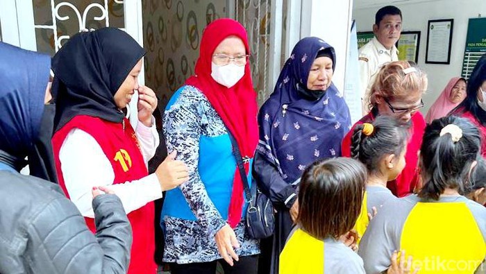 Sejumlah siswa PAUD mendatangi PN Karawang, Senin (26/6/2023).