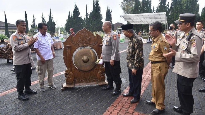 Sespim Polri Gelar Pameran Seni Bonsai-Suiseki