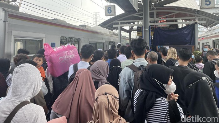 Situasi di Stasiun Tanah Abang. (Silvia/detikcom)