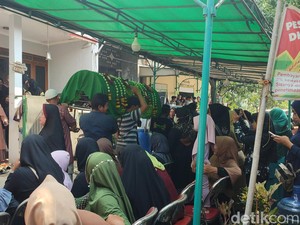 Mahasiswi Undip Meninggal di Gunung Lawu Dimakamkan di TPU Kaliwiru