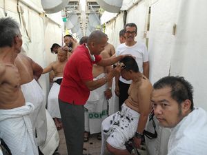 Kenapa Laki-laki Disarankan Cukur Plontos Setelah Tawaf? Ini Penjelasannya