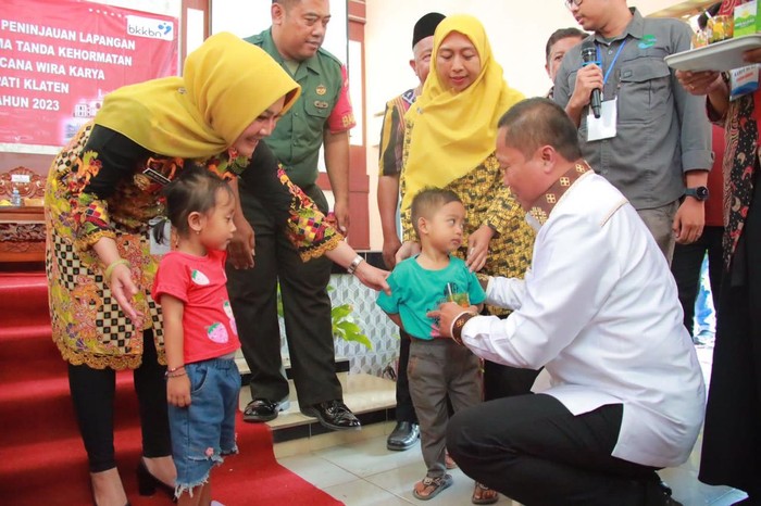 Tim verifikasi saat bertemu Bupati Klaten, Sri Mulyani.
