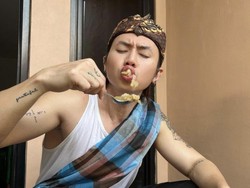 7 Foto Transformasi Gaya Rafael Tan, Dari Boyband Kini Duta Seblak