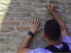 Akhirnya, Turis Corat-coret Tembok Coloseum Roma Ditemukan!