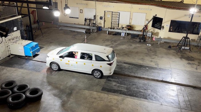 Uji tabrak Daihatsu Xenia oleh ASEAN NCAP di Malaysia