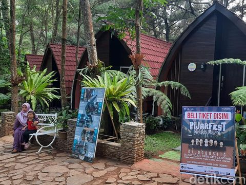 Vila di objek wisata Pijar Park, Kabupaten Kudus, Jawa Tengah, Senin (26/6/2023).