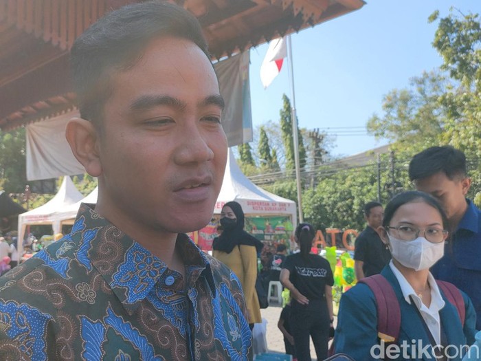 Wali Kota Solo Gibran Rakabuming Raka di Kantor Kecamatan Jebres, Solo, Senin (26/6/2023).