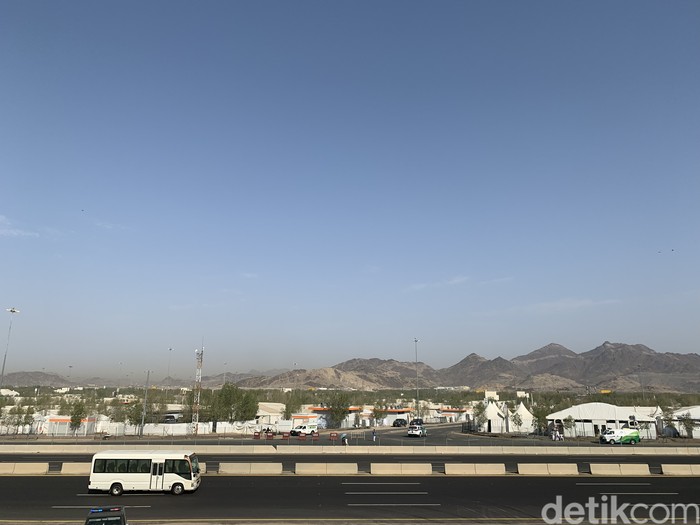 Persiapan akhir tenda wukuf Maktour