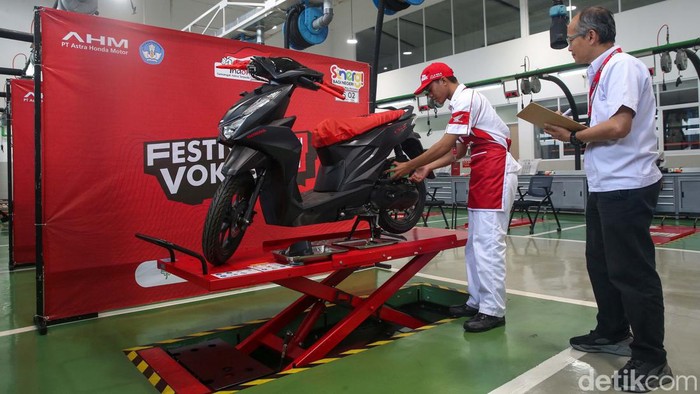 21.330 Siswa Ikuti Festival Vokasi Satu Hati, Ini Pemenangnya Sebanyak 21.330 siswa, 1.875 guru, dan 711 SMK mengikuti Festival Vokasi Satu Hati (FVSH) yang digelar PT Astra Honda Motor (AHM). Ini para pemenangnya.