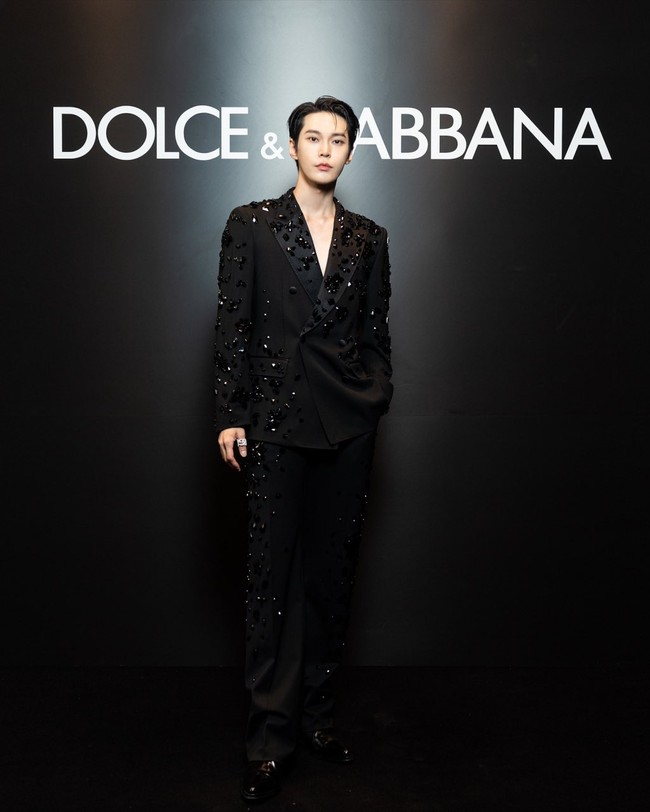 Sementara Doyoung NCT memulai debutnya sebagai brand ambassador Dolce & Gabbana di Milan Fashion Week pada Sabtu (17/6/2023) waktu setempat. Foto: Instagram