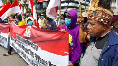Aksi Desak Mendagri Pilih Pejabat Papua Barat yang Netral