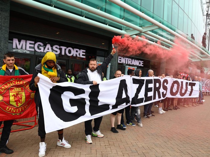 Soccer Football - Premier League - Manchester United Fans Protest - Old Trafford, Manchester, Britain - June 27, 2023 Manchester United fans display a banner in protest against the Glazer family&rsquo;s ownership of the club REUTERS/Molly Darlington