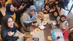 Momen Andika Rosadi dan Nisya Ahmad Saat Makan Bersama dengan Keluarga