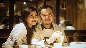 Momen Andika Rosadi dan Nisya Ahmad Saat Makan Bersama dengan Keluarga