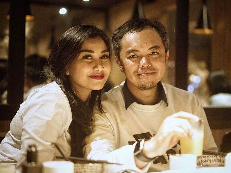Momen Andika Rosadi dan Nisya Ahmad Saat Makan Bersama dengan Keluarga