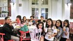 Momen Andika Rosadi dan Nisya Ahmad Saat Makan Bersama dengan Keluarga