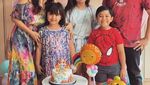 Momen Andika Rosadi dan Nisya Ahmad Saat Makan Bersama dengan Keluarga