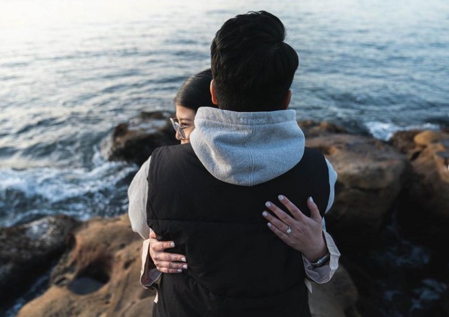 Pebulutangkis Anthony Ginting diketahui telah berpacaran selama bertahun-tahun dengan Mitzi Abigail. Lama menjalin hubungan, keduanya akhirnya memutuskan untuk menikah. Foto: Instagram/@sinisukanthony