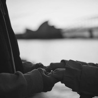 Kata-kata romantis pun tak lupa diucapkan pria 26 tahun tersebut untuk sang kekasih. “Tidak ada kata yang dapat menggambarkan betapa bersyukurnya aku kepada Tuhan karena telah mengirimkan kamu ke dalam hidupku. Dan setelah bertahun-tahun, aku sangat bersyukur bahwa kami dapat mengambil satu langkah ke depan. Jalan masih panjang, jadi mari nikmati setiap momen bersama!” Foto: Instagram/@sinisukanthony