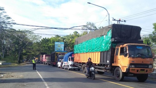 Antrean kendaraan menuju Pelabuhan Gilimanuk hingga Tugu Cekik, Kelurahan Gilimanuk, Jembrana, Bali, Selasa (27/6/2023). (Foto: Istimewa)