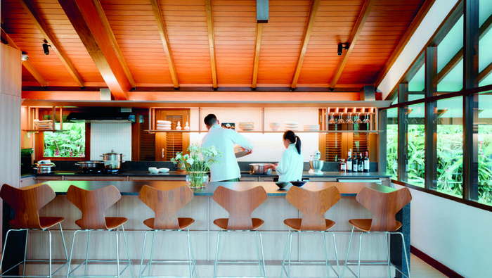 Kolaborasi Chef Jung Chan Bareng Fritz Hansen Jakarta menghadirkan private dining di Dago Bandung dengan hidangan eksklusif dan sentuhan artistik. Ini buktinya.